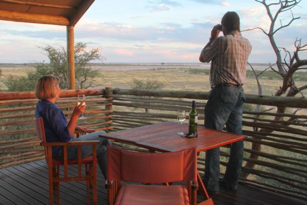 A la foto es mostra l'objecte Suricate Tented Kalahari Lodge situat a la ciutat de Hoachanas.