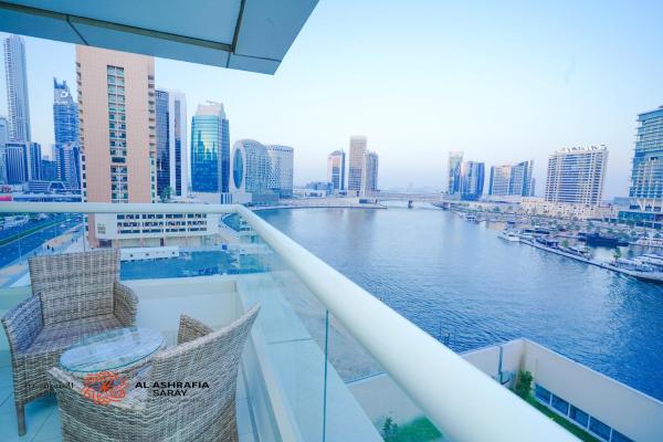 På billedet ses objektet Alashrafia Saray- Cozy 2BR apartment in Canal Views beliggende i byen Dubai.