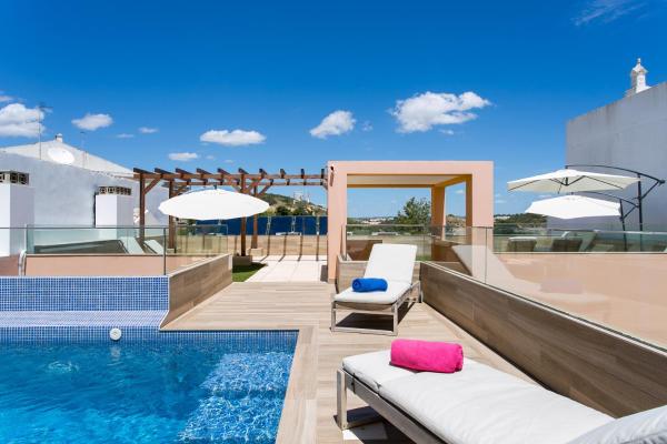 Na zdjęciu widoczny jest obiekt Casa Amarela Guesthouse położony w mieście Albufeira.