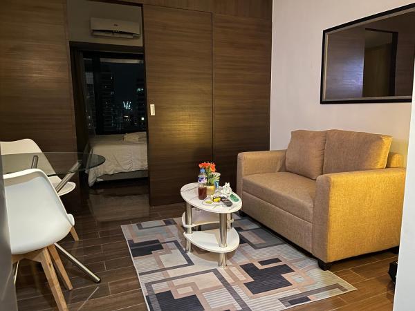 På bilden syns objektet Destina Stays @Air Residences Makati, MetroManila som ligger i staden Manila.