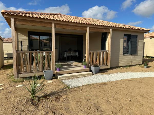 På billedet ses objektet Cottage parc résidentiel de loisir beliggende i byen Saubrigues.