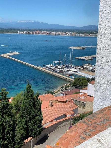 A la foto es mostra l'objecte NOUVEAU Villa vue incroyable à 6 minutes à pied de la plage situat a la ciutat de Roses.