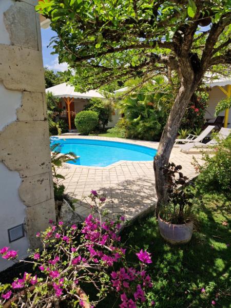 Bungalows Du Soleil - Piscine Jardin Fleuri - Guadeloupe