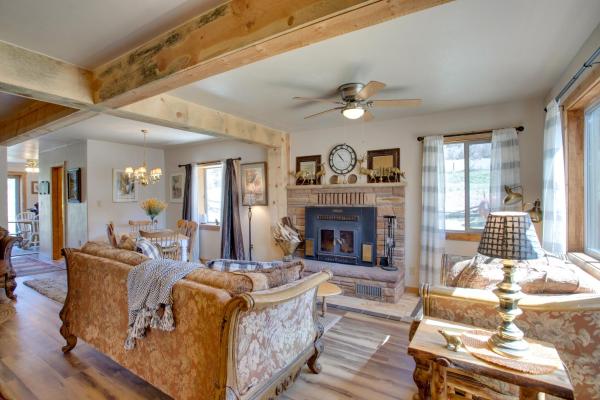 A la foto es mostra l'objecte Cozy Dolores Getaway Hike, Fish and More! situat a la ciutat de Dolores.