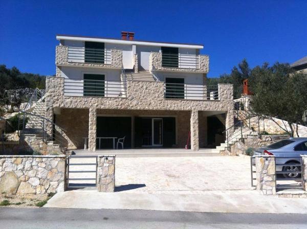 A la foto es mostra l'objecte Apartments by the sea Cove Mala Lamjana, Ugljan - 21182 situat a la ciutat de Kali.