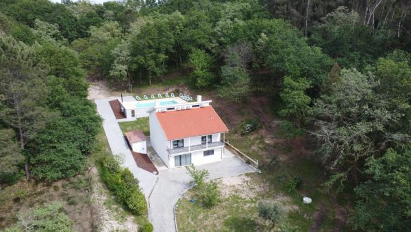 Na zdjęciu widoczny jest obiekt A Casa do Holandês położony w mieście Soengas.