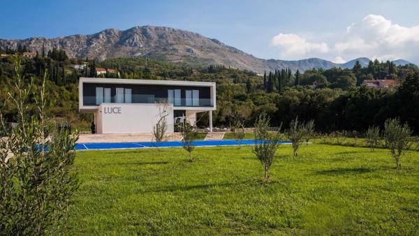 写真にはPetrača市にあるStylish villa near Dubrovnik with a swimming poolが写っています。