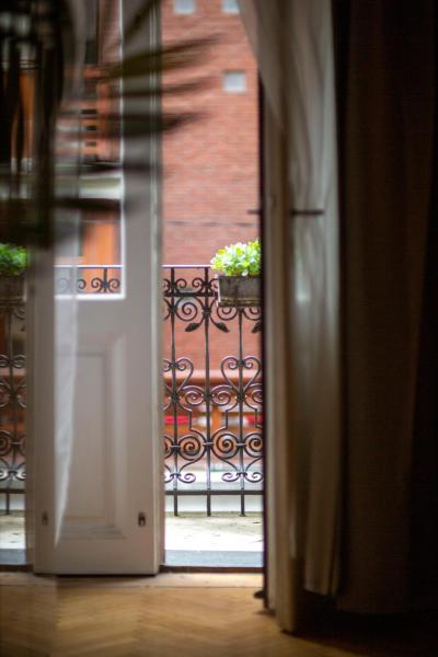 Photo 6 : Spacious & Cozy Downtown Apartment with Balcony