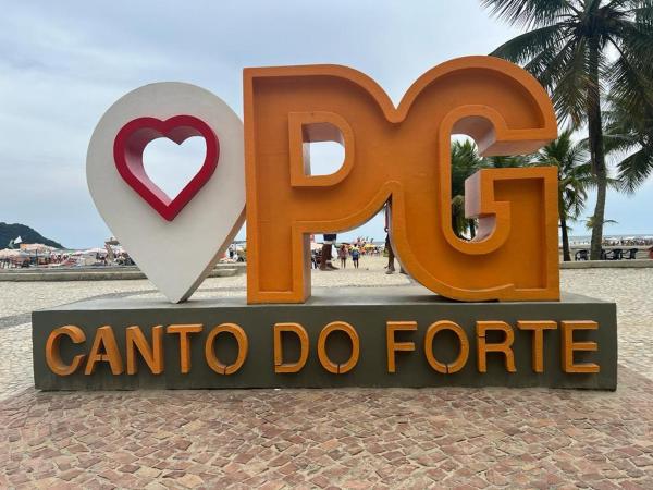 Charmoso Apê No Canto Do Forte - Santos