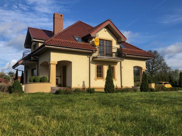 En la foto se muestra el objeto Villa Apolonia ubicado en la ciudad de Biebrowo.
