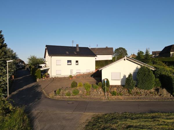 Na zdjęciu widoczny jest obiekt Ferienwohnung zum Nürburgring położony w mieście Münk.