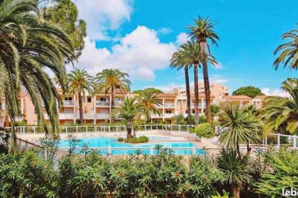 Na fotografii je vidět objekt Cosy 1 bed in Golfe Juan - tennis * pool & beach! nacházející se ve městě Vallauris.