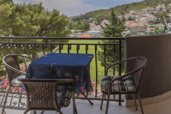 A la foto es mostra l'objecte Apartments with WiFi Dugi Rat, Omis - 21251 situat a la ciutat de Dugi Rat.