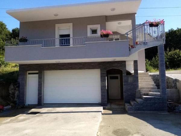 Na zdjęciu widoczny jest obiekt Holiday house with a parking space Ostrvica, Omis - 21086 położony w mieście Čisla.