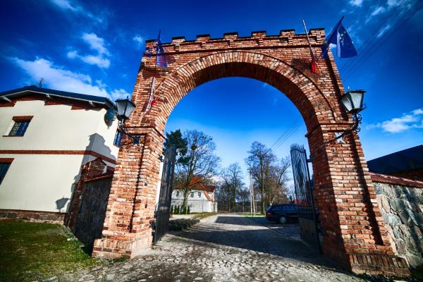 Na zdjęciu widoczny jest obiekt Dwór Kolesin położony w mieście Babimost.
