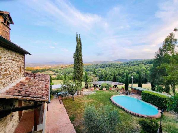 På bildet vises objektet Tuscan dream, lux 2-bed apartment balcony and pool som ligger i byen Tortigliano.