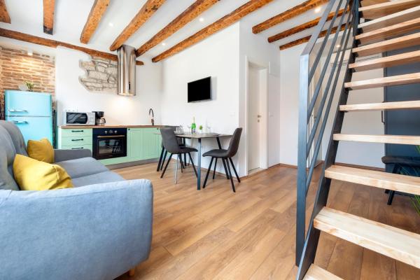 A la foto es mostra l'objecte The Yellow House Apartments situat a la ciutat de Rovinj.