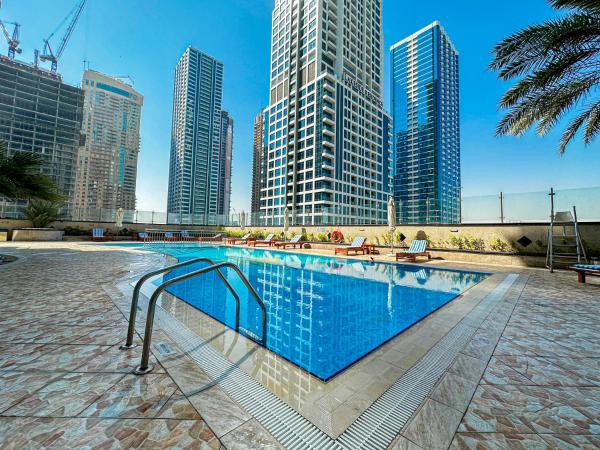 Na fotografii je vidět objekt HiGuests - Superb Lake Views from this 2BR Apt in JLT nacházející se ve městě Dubaj.