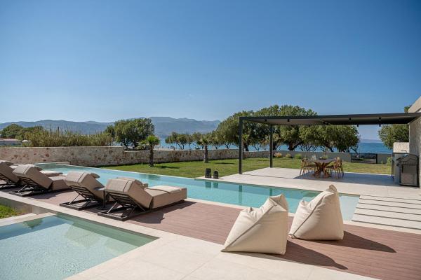 A la foto es mostra l'objecte Pnoe Villas - Seafront Experience situat a la ciutat de Tavronitis.