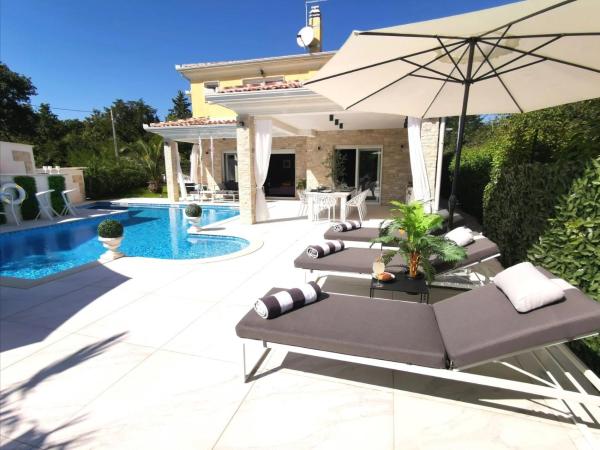 Στη φωτογραφία φαίνεται το αντικείμενο Villa Santo που βρίσκεται στην πόλη Babići.