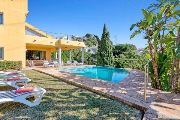 A la foto es mostra l'objecte Luxury Villa with spectaculair views by Varenso Holidays situat a la ciutat de Marbella.