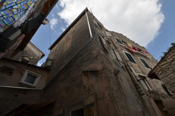 Op de foto is het object Apartments and rooms with WiFi Rovinj - 20857 te zien, gelegen in de stad Rovinj.