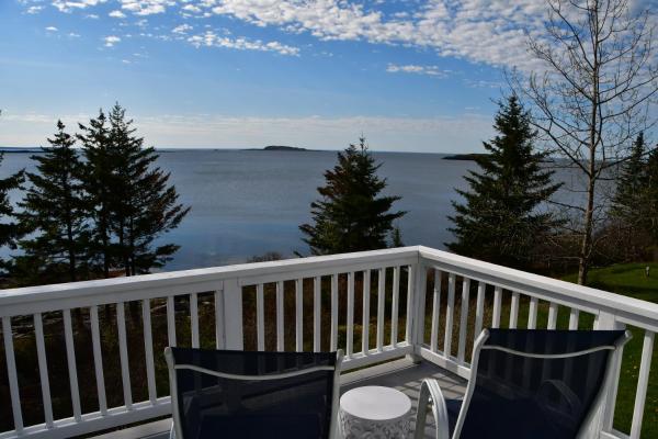 Auf dem Foto ist das Objekt Betty's Place - Cozy ocean front getaway with views of Casco Bay in der Stadt Orrs Island zu sehen.
