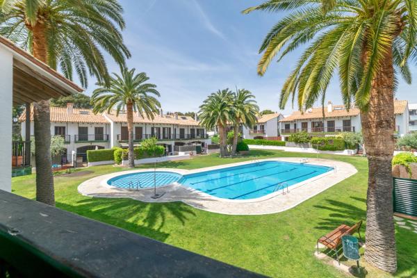 A la foto es mostra l'objecte Paola: Preciosa casa pareada con piscina situat a la ciutat de Sitges.
