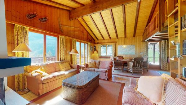 A la foto es mostra l'objecte Warm chalet with a nice exterior in Les Marécottes situat a la ciutat de Trient.