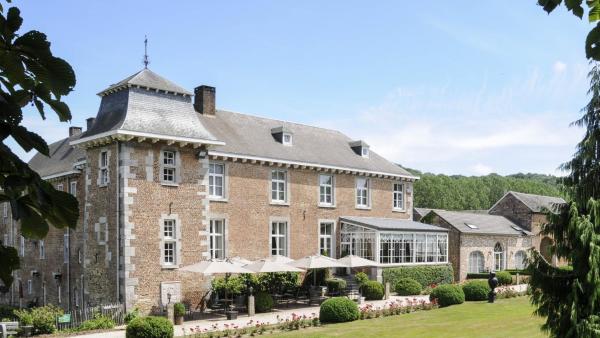 写真にはTeuven市にあるHof de Draeck Bed & Breakfastが写っています。