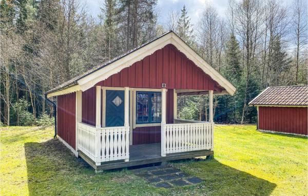 Gorgeous Home In Jälluntofta With Sauna - Smålandsstenar