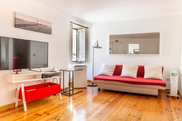 Studio in the heart of Alfama! Super Central!, Lisbon