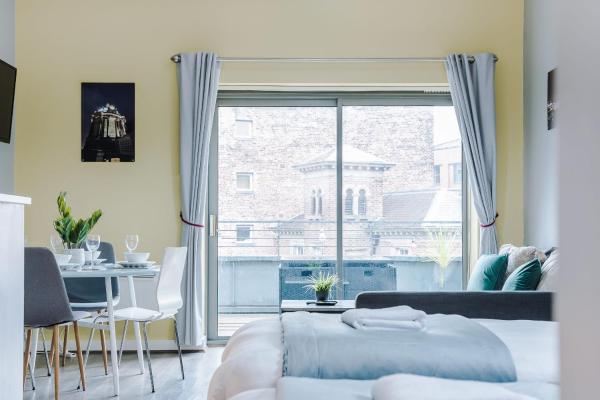 Kuva 9: Host & Stay - Campbell Square Roof Terrace Apartment