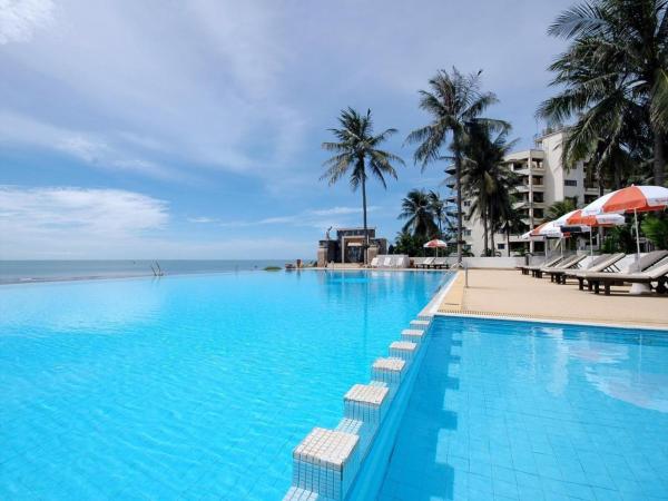På billedet ses objektet Golden Pine Beach Resort beliggende i byen Pran Buri.