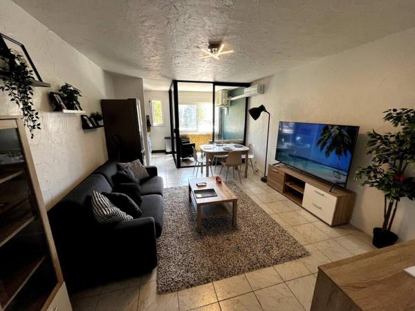 La photo montre l'objet Joli appartement T2 centre port avec wifi situé dans la ville de Le Cap d'Agde.
