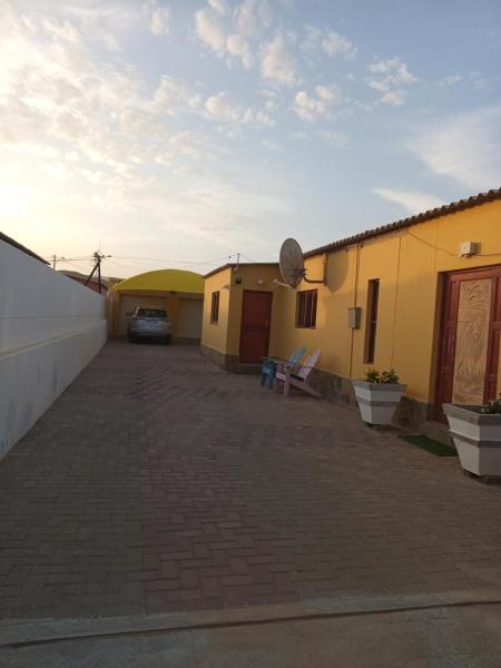 A la foto es mostra l'objecte Scholtz Self-catering Accommodation situat a la ciutat de Lüderitz.