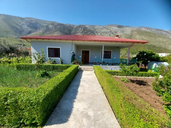 Flowery House Near The Sea And The Mountain - Albania