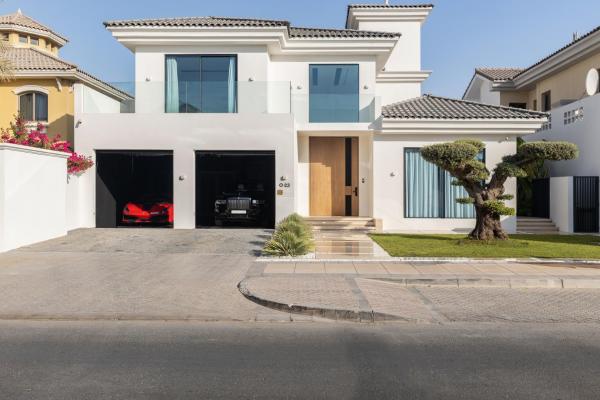 Na zdjęciu widoczny jest obiekt Palm Jumeirah Paradise - 5BR Villa - Infinity Pool położony w mieście Dubaj.