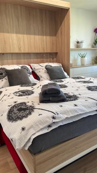 På billedet ses objektet Apartmán na Zahradní beliggende i byen Čeložnice.