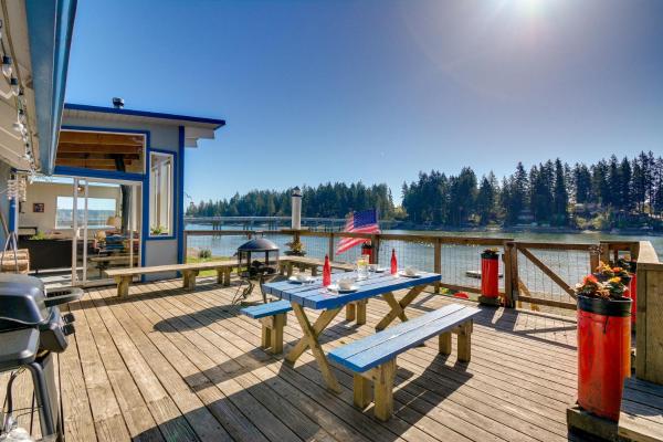 A la foto es mostra l'objecte Gorgeous Allyn Getaway - No-Bank Waterfront! situat a la ciutat de Allyn.