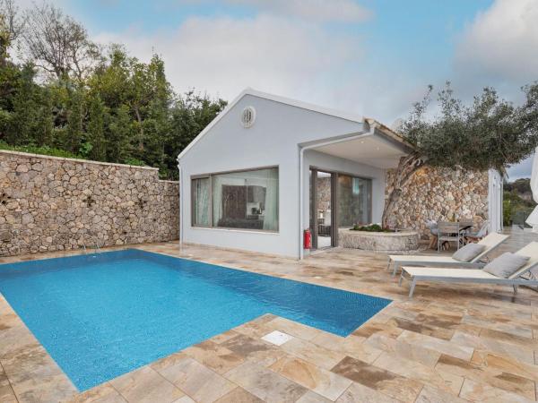 A la foto es mostra l'objecte Villa in Corfu with Stunning Mountain Views situat a la ciutat de Kanakádes.