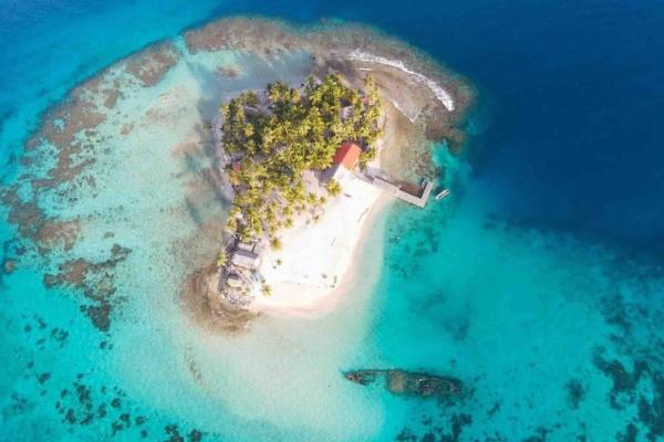 The photo shows the Private Room in San Blas located in the city of Niatupo.