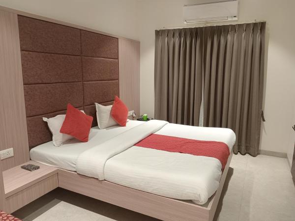 Kuvassa näkyy kohde Hotel Rajshree, joka sijaitsee kaupungissa Ranjangaon.