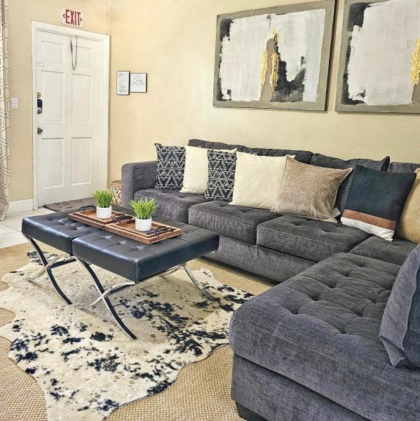 Auf dem Foto ist das Objekt Glam 2 Bedroom Apartment Close to NSU in Cooper City in der Stadt Cooper City zu sehen.