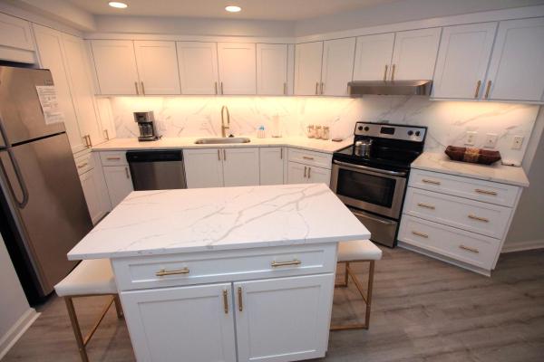A la foto es mostra l'objecte Sleeps 8 - Renovated Beachfront Condo at Westwinds, Sandestin with Gulf Views, Private Beach Access situat a la ciutat de Destin.