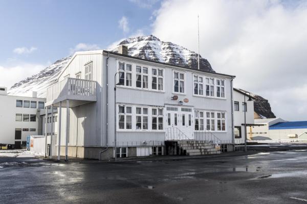Nella foto è visibile l'oggetto Einarshúsid Guesthouse situato nella città di Hnífsdalur.