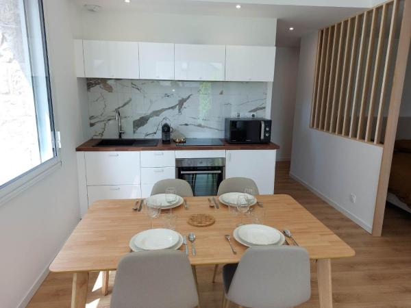 På billedet ses objektet La Villa Bompard 48M2 Cœur de ville avec terrasse beliggende i byen Rodez.