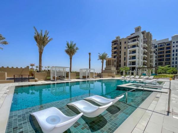 Na fotografii je vidět objekt Vogue Jumeirah Living - Near Burj Al Arab & Beach nacházející se ve městě Dubaj.