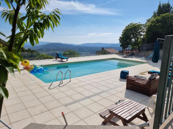 Nella foto è visibile l'oggetto Casa de Férias V6 com piscina situato nella città di Silva.