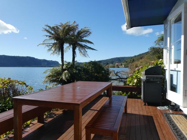 Na zdjęciu widoczny jest obiekt The Blue Bach - Lake Rotoiti Holiday Home położony w mieście Kawerau.